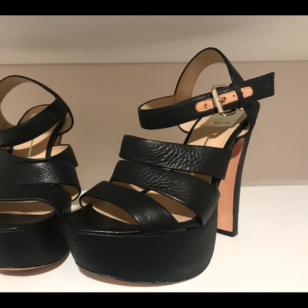 Black platform sandal with leather sole